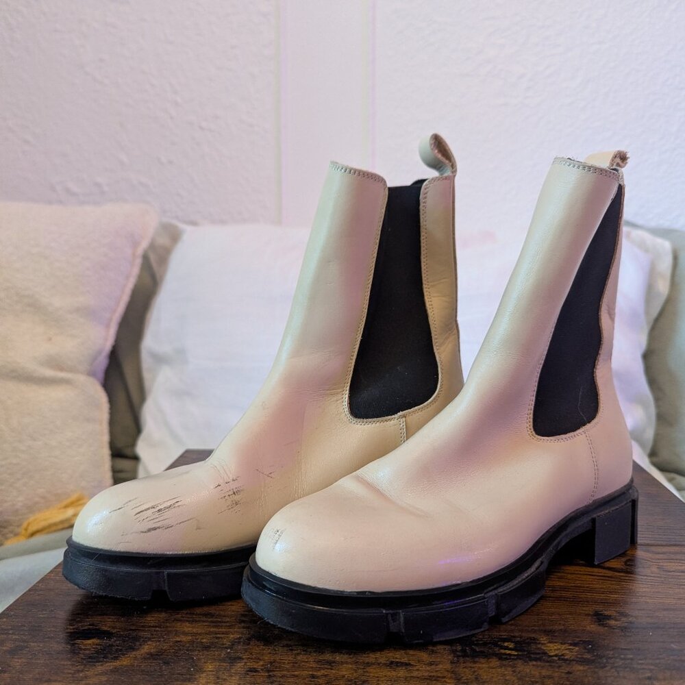 Beige boots